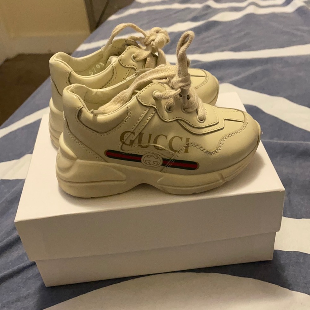 Gucci baby shoes size 4